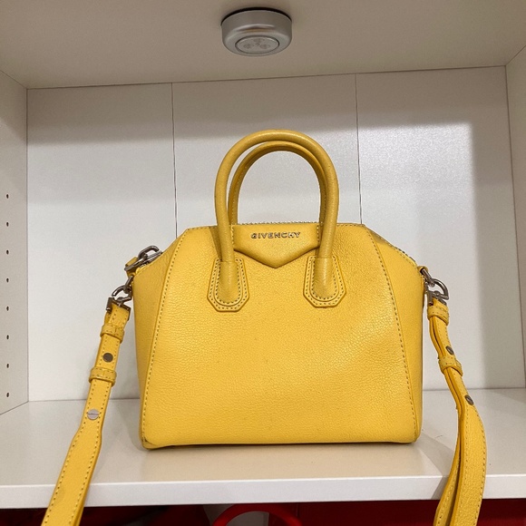 Authentic Givenchy Antigona - Picture 1 of 15